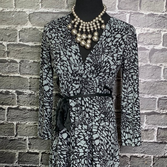 BCBGMaxAzria Dresses & Skirts - 💥5/$25💥 bcbgmaxazria Dress Black/Gray Jersey